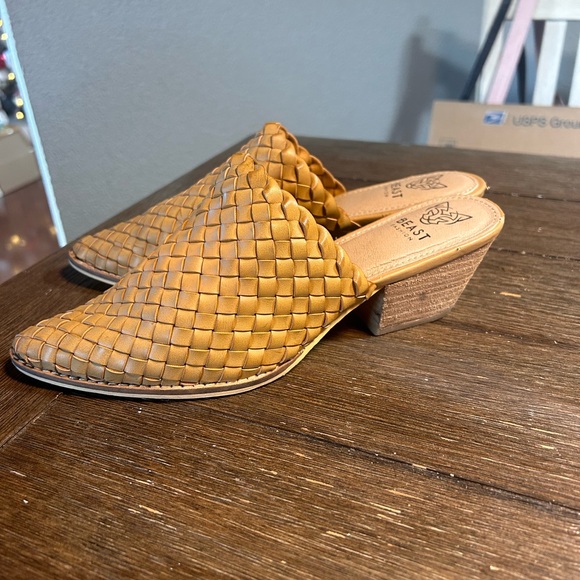 Woven block heel mules size 8 - Picture 4 of 8